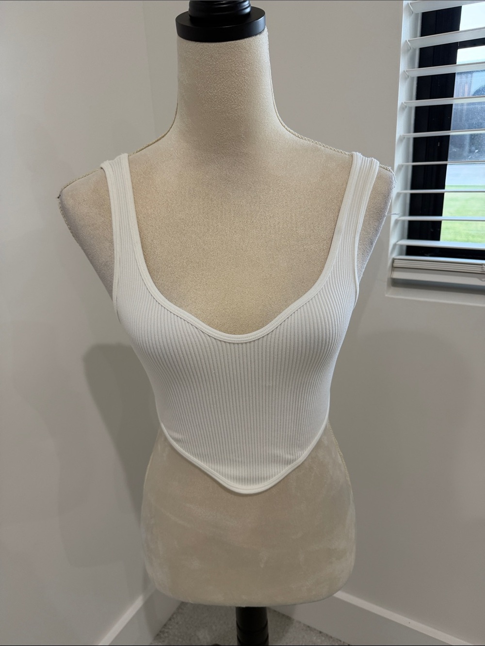 Zara White Ribbed V-Neck Cropped Tank